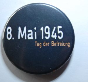 Button: 8. Mai 1945 - Tag der Befreiung-0